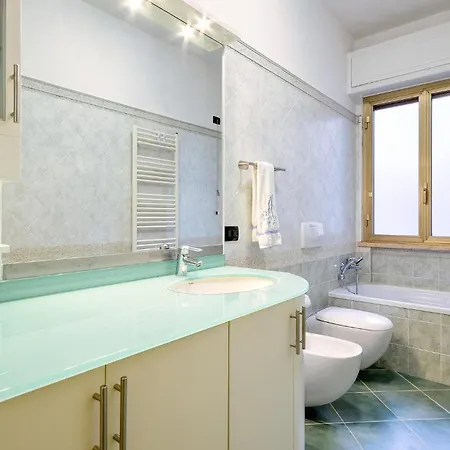 דירה Cozy In With Wifi